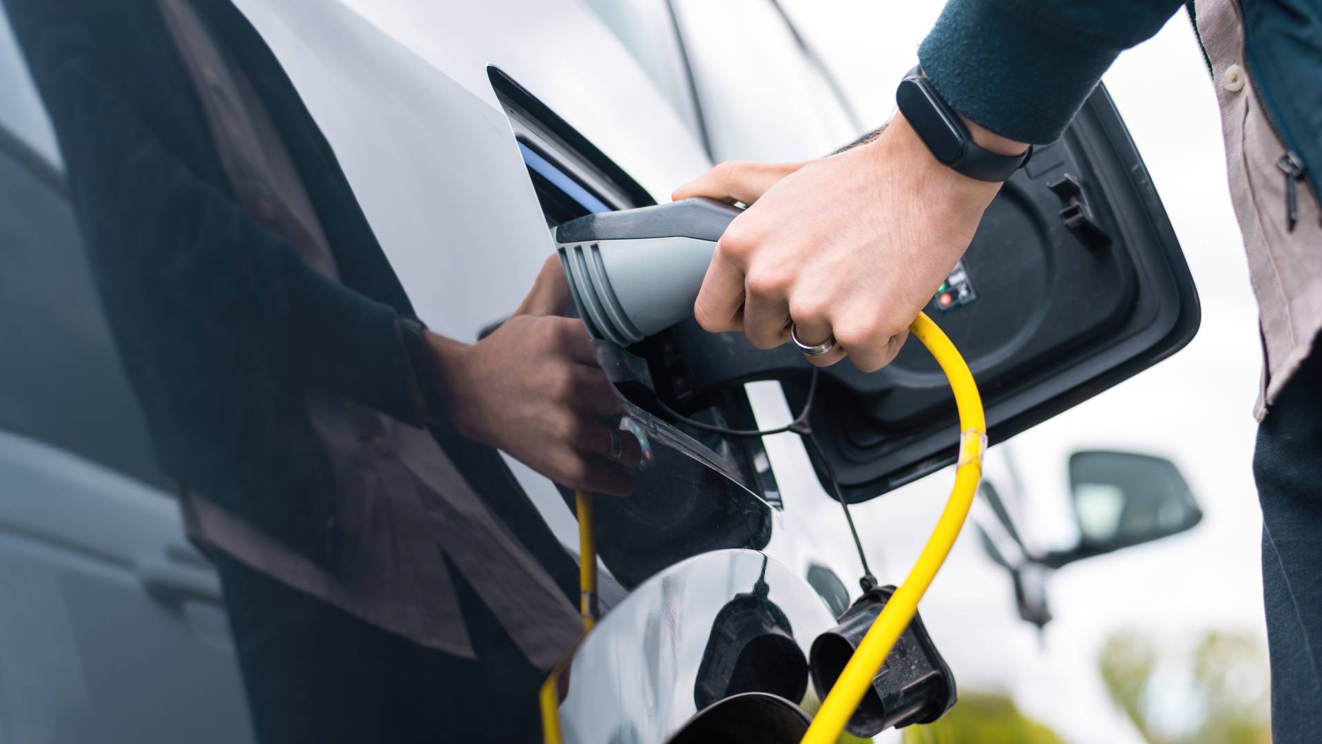 How to Optimize the Cost Efficiency of an EV Charging Station